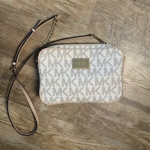 Michael Kors Jet Set Large Crossbody Handbag